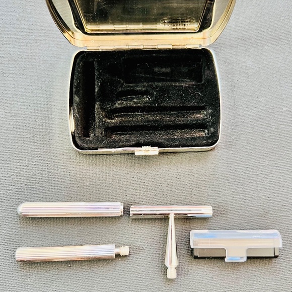 🪒🦄 VINTAGE NEWBRIDGE SILVER TRAVEL RAZOR 🪒🦄 | $75 | One-of-a-kind - Picture 3 of 6